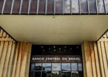 Mercado eleva previsão da inflação para 5,04% este ano