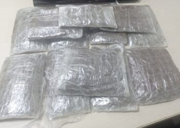 Suspeita é presa com droga escondida no corpo em aeroporto de Manaus