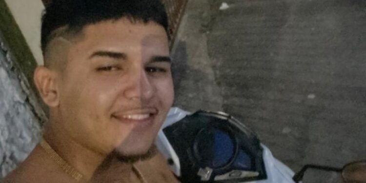 Laudo aponta que jovem morto em abordagem policial já havia parado motocicleta antes de ser baleado em Manaus