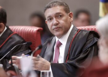 Nunes Marques vai relatar ação de Bolsonaro para anular pena
