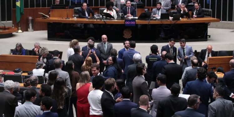 Câmara aprova, em primeiro turno, PEC do fim da escala 6×1