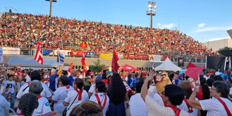 Pentecostes reúne fiéis em Manaus e reforça mensagem de esperança