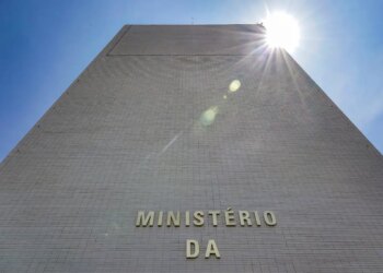 Governo bloqueia R$ 22,1 bi do Orçamento de 2026