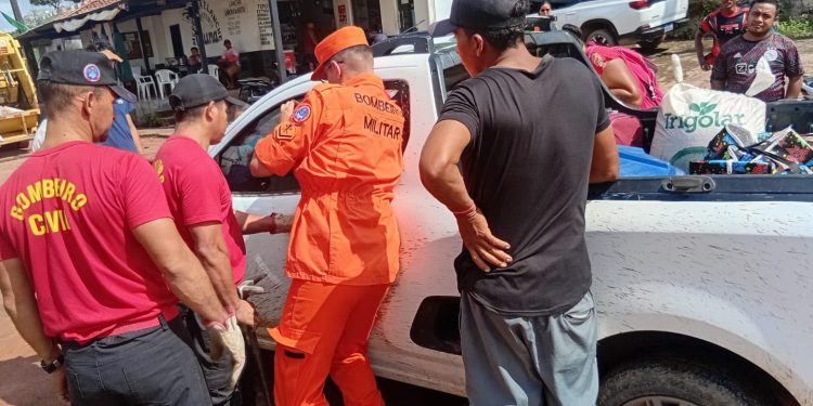 Idosa de 108 anos fica presa dentro de carro e é resgatada pelos bombeiros no interior do Amazonas
